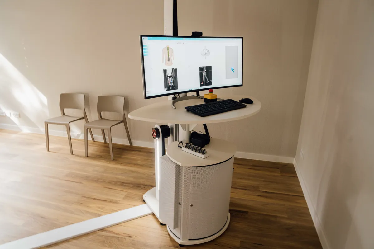 DIERS-Analysestation mit Haltungs- und Bewegungsdaten auf dem Monitor