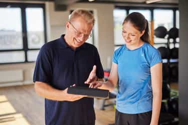 Morgenroutine gegen Rückenschmerzen: 5 Übungen für einen guten Start