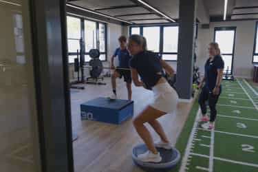 Rückenschmerzen bei Sportlern: Warum der Rumpf entscheidend ist