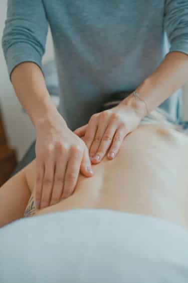 Craniosacrale Osteopathie: Zwischen Mythos und moderner Therapie
