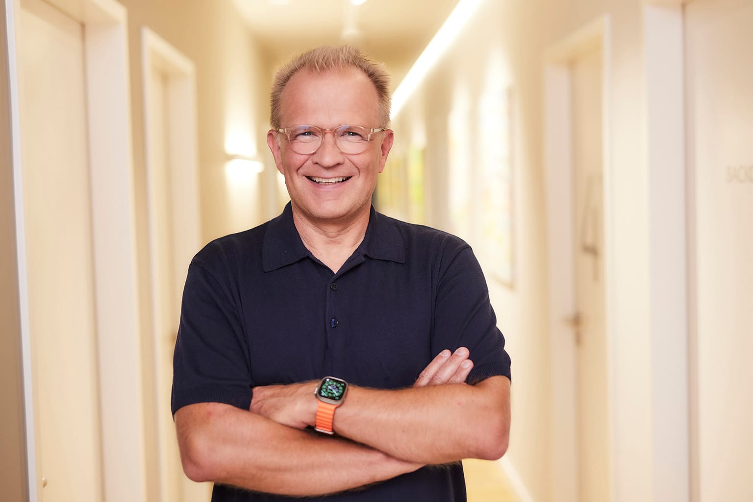 Prof. Dr. Tobolski im Behandlungsgespräch bei Ortho4Sport Köln